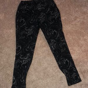 Soft surroundings medium black leggings swirl ARGENTO STRETCH BLACK MARBLE